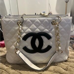 Source Unknown White and Black Quilted Tote